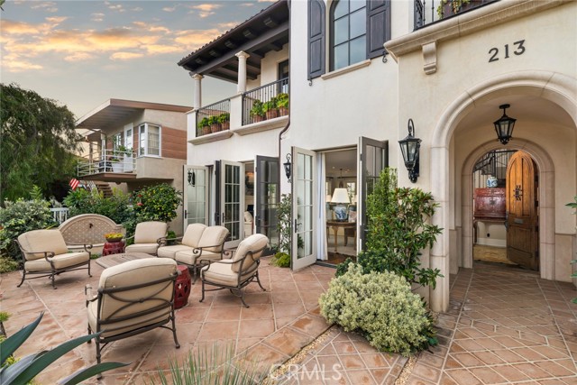Detail Gallery Image 3 of 53 For 213 Jasmine, Corona Del Mar,  CA 92625 - 4 Beds | 4/1 Baths