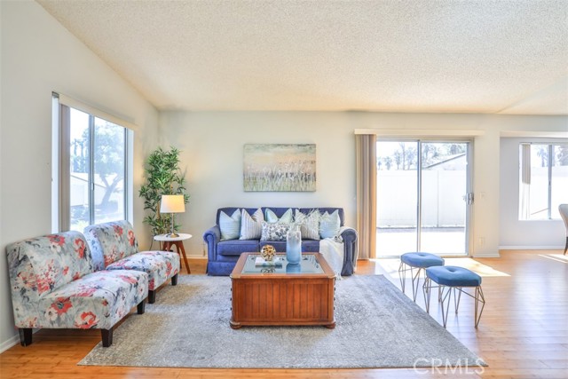 Detail Gallery Image 6 of 51 For 820 E Silver Maple, Azusa,  CA 91702 - 3 Beds | 2 Baths