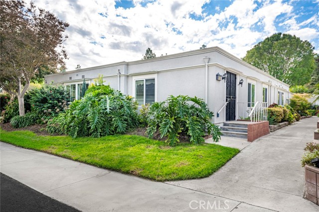 495 Calle Cadiz, Laguna Woods CA: https://media.crmls.org/medias/ed214f9c-61f7-494f-8684-9df11a44b5d5.jpg