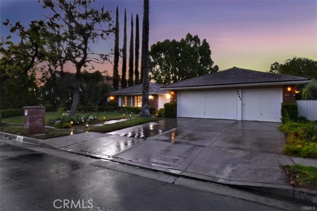 Detail Gallery Image 3 of 34 For 4061 Falling Leaf, Encino,  CA 91316 - 5 Beds | 4/1 Baths