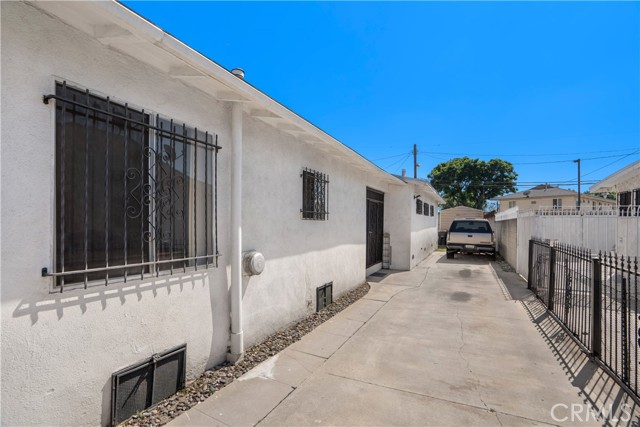 632 E 87th Place, Los Angeles CA: https://media.crmls.org/medias/ed2264ec-d22d-473e-961a-21be4678d835.jpg