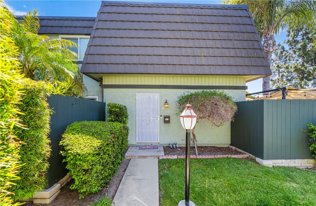 Detail Gallery Image 3 of 44 For 1632 Iowa a,  Costa Mesa,  CA 92626 - 2 Beds | 1 Baths