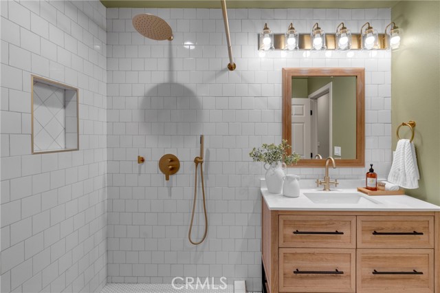 1123 E Ocean Blvd, Long Beach CA: https://media.crmls.org/medias/ed248eaf-dd3e-443a-8077-8ce69102d427.jpg