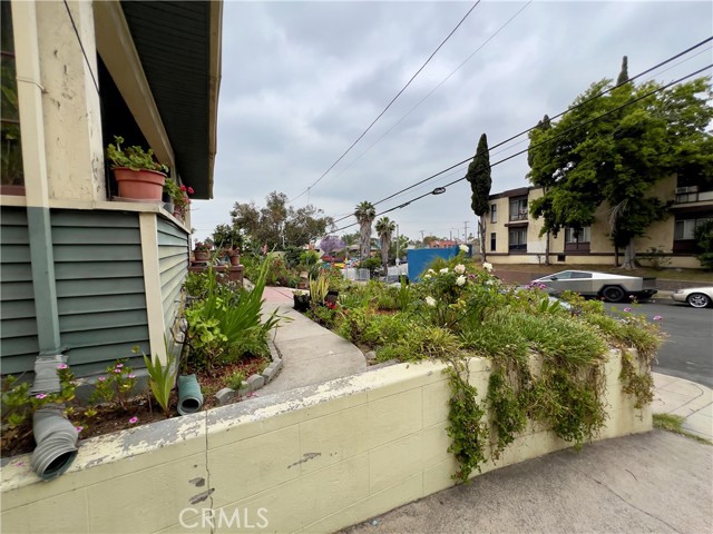 1830 Roosevelt Avenue, Los Angeles, California 90006, 3 Bedrooms Bedrooms, ,1 BathroomBathrooms,Single Family Residence,For Sale,Roosevelt,DW24113842