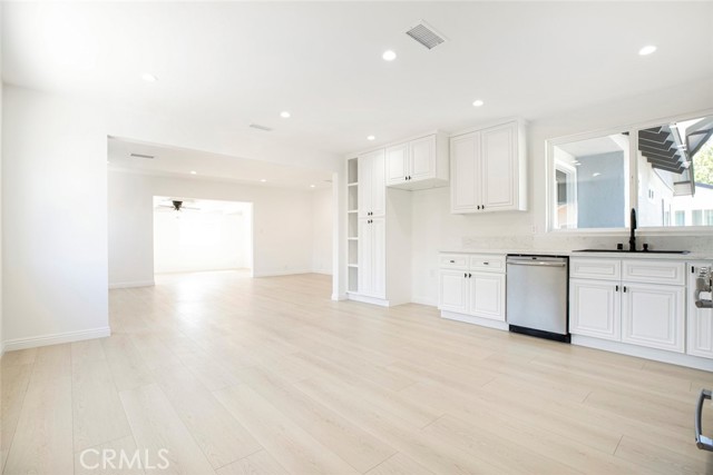 Detail Gallery Image 14 of 44 For 11127 Monogram Ave, Granada Hills,  CA 91344 - 3 Beds | 2 Baths