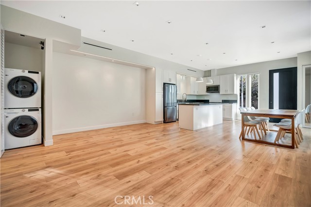 Detail Gallery Image 8 of 22 For 6721 Rhea, Reseda,  CA 91335 - 2 Beds | 2 Baths