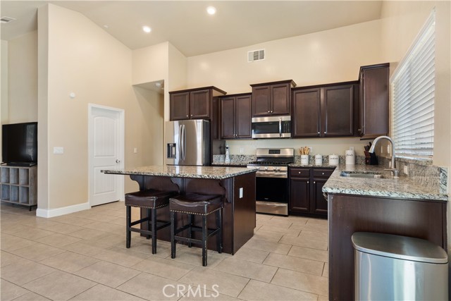 Detail Gallery Image 18 of 30 For 5913 Blue Spruce Ave, Bakersfield,  CA 93313 - 4 Beds | 2 Baths