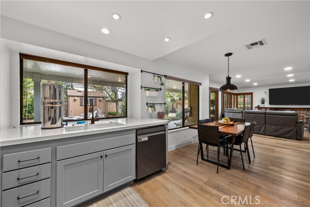 Detail Gallery Image 12 of 47 For 25842 Vaquero Ct, Valencia,  CA 91355 - 4 Beds | 3 Baths