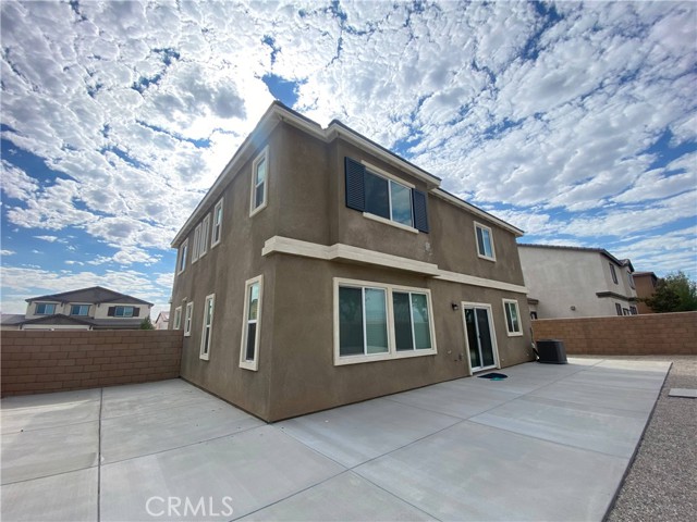 Detail Gallery Image 2 of 14 For 13014 Woodhill St, Victorville,  CA 92392 - 4 Beds | 3 Baths