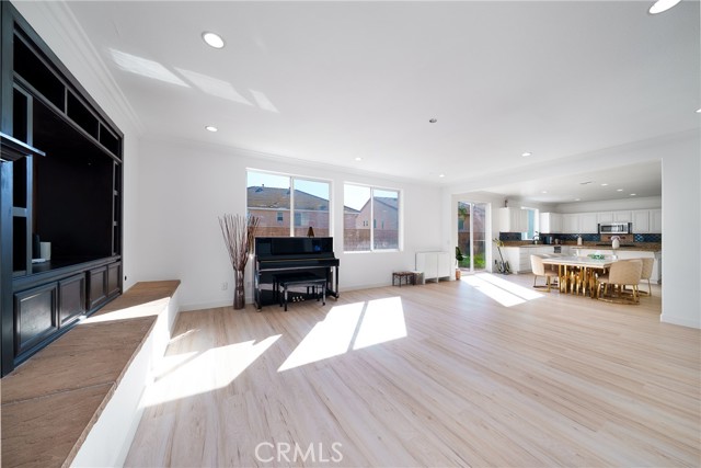 Detail Gallery Image 10 of 29 For 13723 Deerpath, Corona,  CA 92880 - 6 Beds | 5 Baths