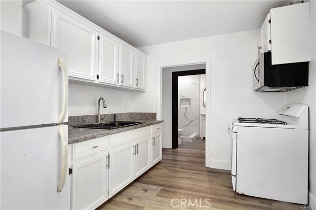 Detail Gallery Image 4 of 12 For 631 1/2 N Benton Way, Silver Lake Los Angeles,  CA 90026 - 2 Beds | 2 Baths