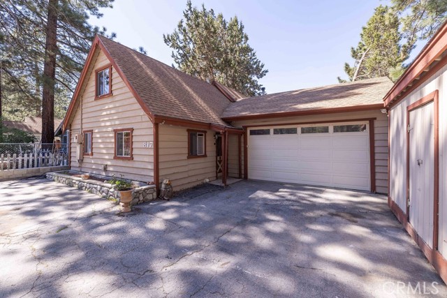 Detail Gallery Image 1 of 33 For 817 E Mountain View Bld, Big Bear City,  CA 92314 - 3 Beds | 2 Baths