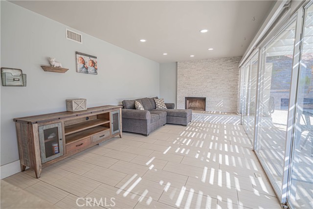 Detail Gallery Image 25 of 61 For 28816 Kenroy Ave, Canyon Country,  CA 91387 - 5 Beds | 3 Baths