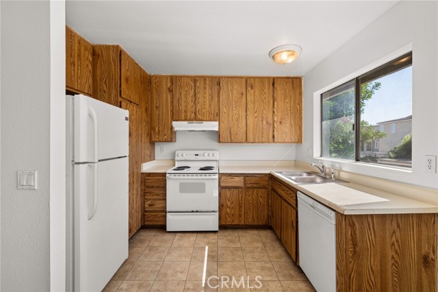 Detail Gallery Image 6 of 28 For 960 E Bonita Ave #46,  Pomona,  CA 91767 - 2 Beds | 2 Baths