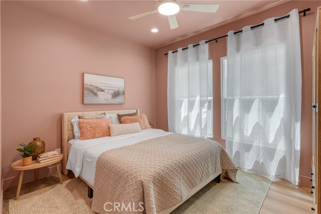 1123 E Ocean Blvd, Long Beach CA: https://media.crmls.org/medias/ed2c025d-c3be-40bf-85b2-607b50963964.jpg