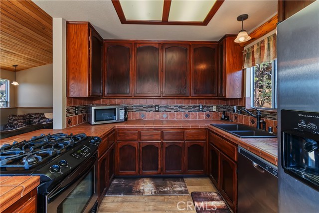 43850 Yosemite Drive, Big Bear Lake, CA 92315