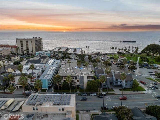 420 Esplanade, Redondo Beach, California 90277, 2 Bedrooms Bedrooms, ,2 BathroomsBathrooms,Residential,Sold,Esplanade,SB24050702
