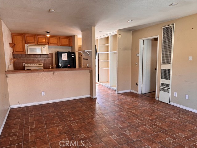 Detail Gallery Image 4 of 14 For 2521 W Sunflower Ave #D4,  Santa Ana,  CA 92704 - 2 Beds | 1 Baths