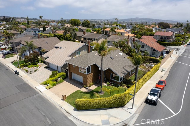 27492 Via Valor, Dana Point CA: https://media.crmls.org/medias/ed2deedf-ec0d-4ea5-a748-236860fb21e8.jpg