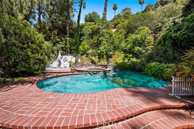 17034 Escalon Drive, Encino CA: https://media.crmls.org/medias/ed2e3a31-dcb1-45d3-b6cf-db9c09997100.jpg