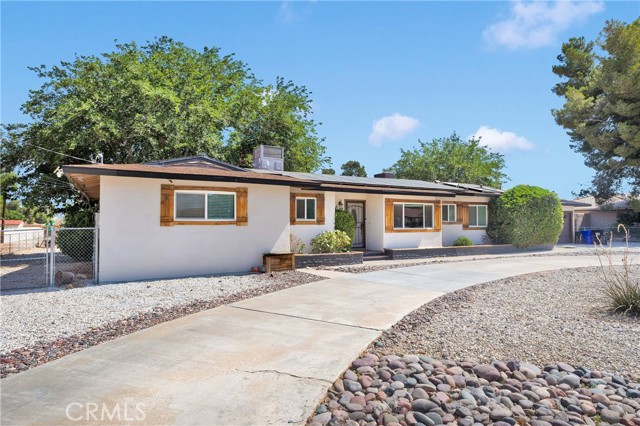 19545 Seneca Road, Apple Valley CA: https://media.crmls.org/medias/ed2f17b6-d6de-45d7-9c0f-bc2527352f57.jpg