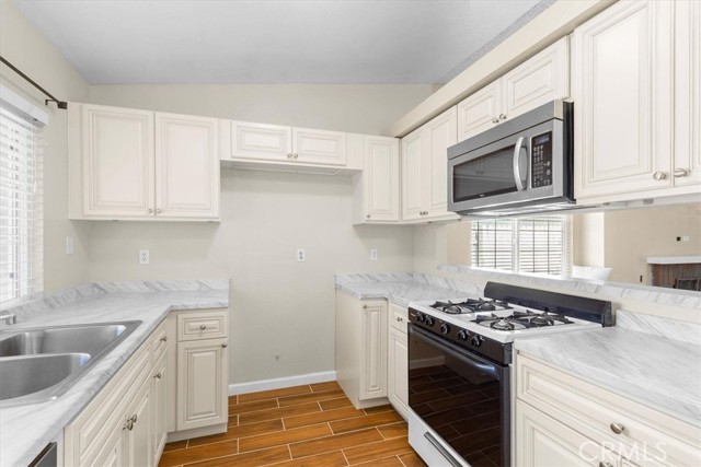 Detail Gallery Image 8 of 20 For 1866 Overland St, Colton,  CA 92324 - 2 Beds | 1 Baths