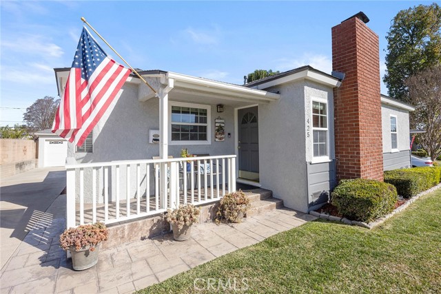 Detail Gallery Image 2 of 36 For 425 Cherry, Brea,  CA 92821 - 3 Beds | 2 Baths