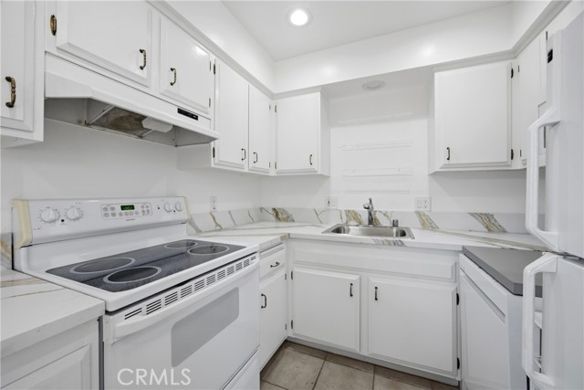 Detail Gallery Image 8 of 35 For 10220 Holburn, Huntington Beach,  CA 92646 - 1 Beds | 1 Baths