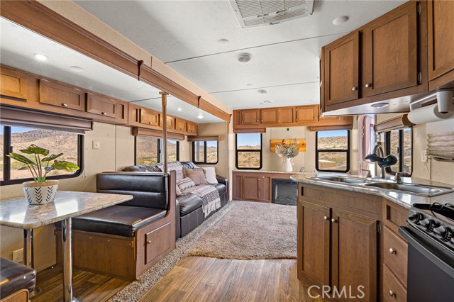 Detail Gallery Image 2 of 35 For 1111 Saratoga, Pioneertown,  CA 92268 - 1 Beds | 1 Baths