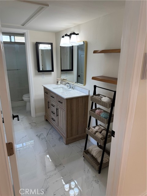 Image 24 of 31 For 532 Rossmore Avenue 411