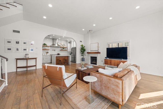 Detail Gallery Image 6 of 19 For 3418 Dorothy, Topanga,  CA 90290 - 3 Beds | 2/1 Baths