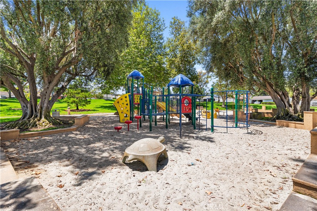 https://media.crmls.org/medias/ed30cb4f-61f6-44a2-a771-fb8985596f6b.jpg?preset=X-Large