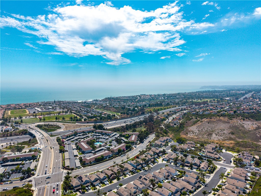 https://media.crmls.org/medias/ed315bd1-810f-48fe-92d4-a104f1d1da8a.jpg?preset=X-Large