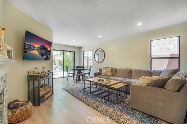 3931 Cottonwood Grove Trail, Calabasas CA: https://media.crmls.org/medias/ed329c7d-7da9-4eb5-8a79-cb63e4b1ce5b.jpg