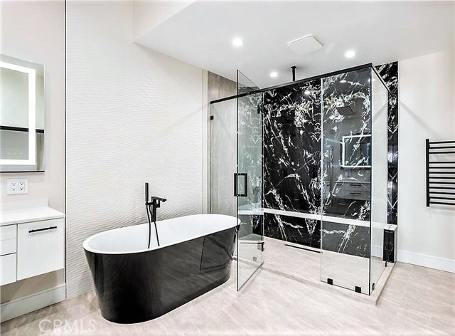 Detail Gallery Image 14 of 18 For 10452 Le Conte, Los Angeles,  CA 90024 - 3 Beds | 5 Baths