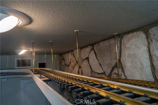 628 Grass Valley Road, Lake Arrowhead, CA 92352
