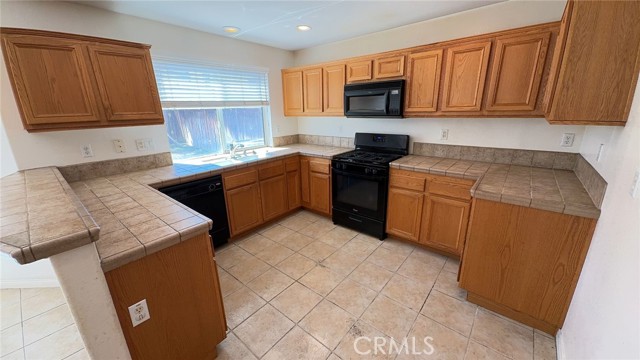 Detail Gallery Image 3 of 7 For 25855 Marco Polo St, Murrieta,  CA 92563 - 3 Beds | 2/1 Baths