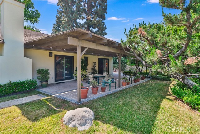 9845 Encino Avenue, Northridge CA: https://media.crmls.org/medias/ed34aff7-026d-4e0b-85ea-752e30886825.jpg