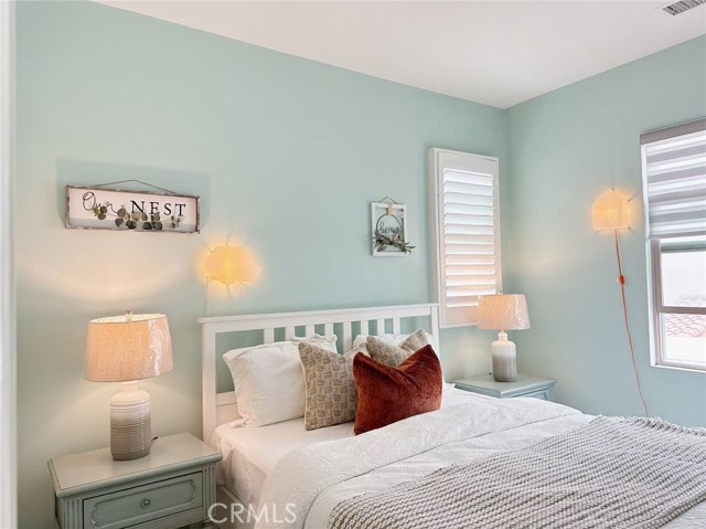 55 Decker, Irvine CA: https://media.crmls.org/medias/ed34f4a5-a384-4eef-ad52-b101c902f3ac.jpg