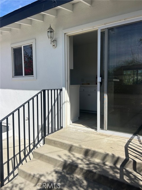 Detail Gallery Image 2 of 3 For 337 B Broadway, Costa Mesa,  CA 92627 - 1 Beds | 1 Baths