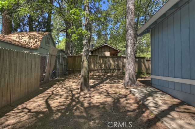 22365 Pine Drive, Cedarpines Park CA: https://media.crmls.org/medias/ed3650f0-f417-4064-95e1-cd860de0d147.jpg