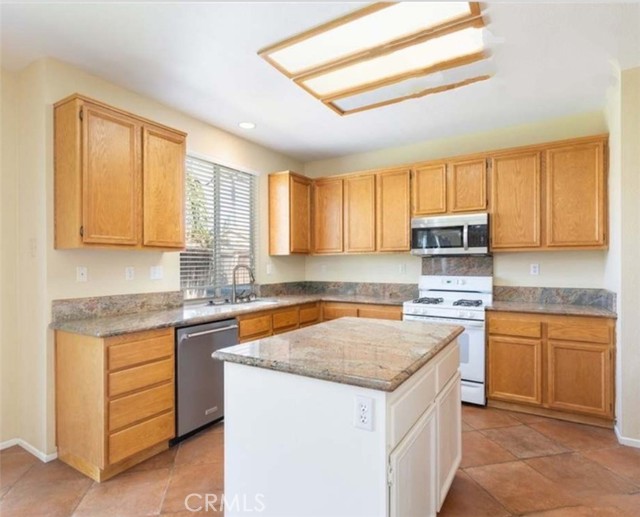 42135 Chestnut Drive, Temecula CA: https://media.crmls.org/medias/ed36d795-0833-450d-a710-deeb6d5a610a.jpg