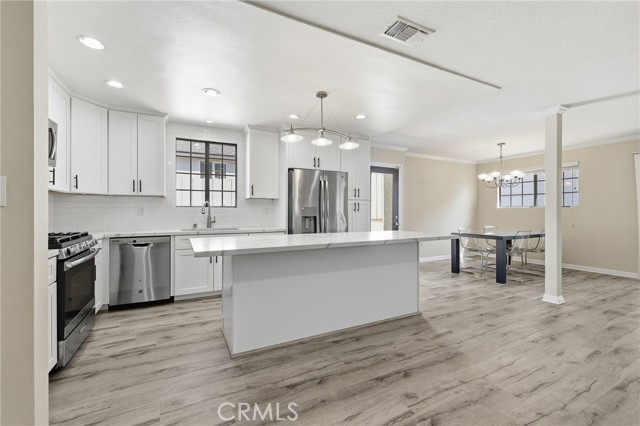 Detail Gallery Image 3 of 42 For 2844 N Brighton St, Burbank,  CA 91504 - 3 Beds | 2 Baths