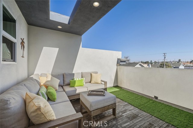 Detail Gallery Image 26 of 49 For 1729 Harriman Ln a,  Redondo Beach,  CA 90278 - 4 Beds | 3/1 Baths