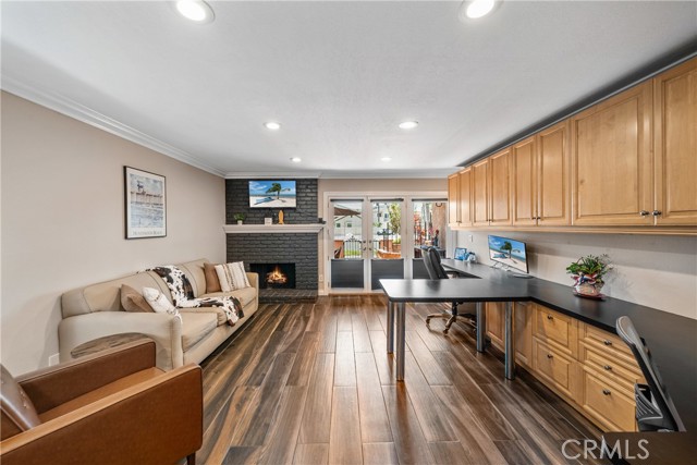 708 Main Street, Huntington Beach CA: https://media.crmls.org/medias/ed386688-f4e4-4eb7-9f33-ca6718e4c235.jpg