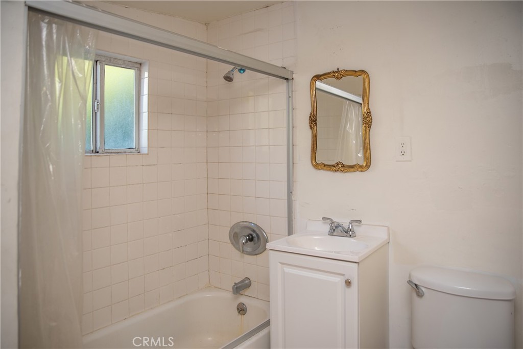 https://media.crmls.org/medias/ed39de54-1669-4e1e-bc0b-18ad0c13d870.jpg?preset=X-Large
