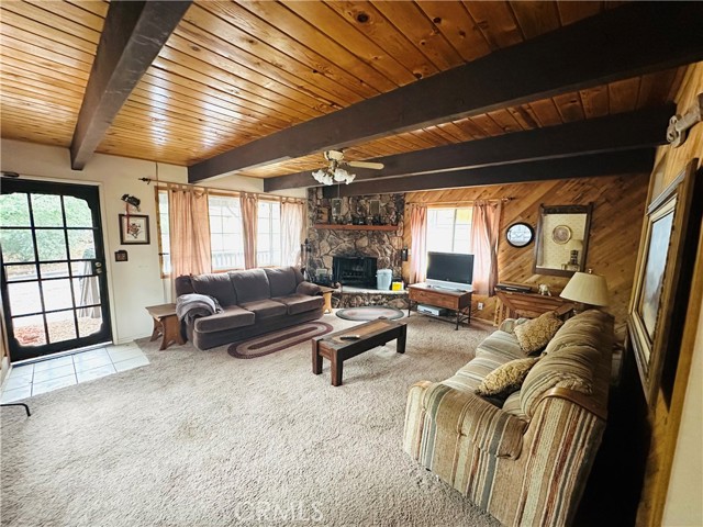 Detail Gallery Image 4 of 16 For 610 Holmes, Sugarloaf,  CA 92386 - 2 Beds | 1/1 Baths