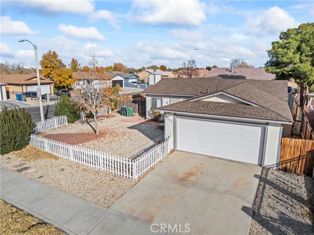 Detail Gallery Image 1 of 27 For 43754 Ponderosa St, Lancaster,  CA 93535 - 3 Beds | 2 Baths