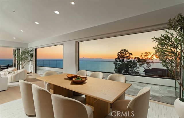 31 N Vista De Catalina, Laguna Beach CA: https://media.crmls.org/medias/ed3aea91-8f31-482e-be53-a1a2ad23edb5.jpg