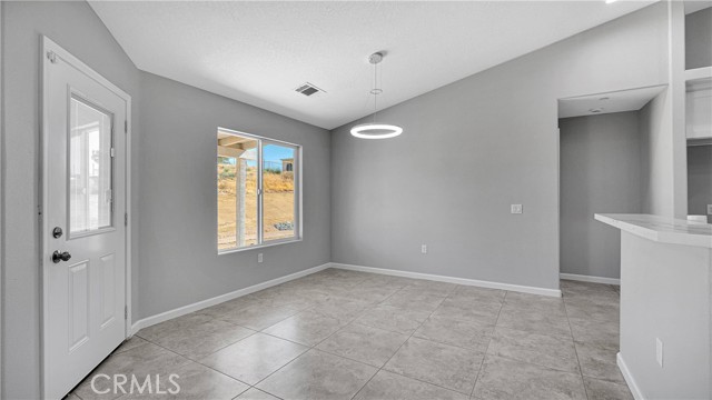 Detail Gallery Image 8 of 37 For 11181 5th Ave, Hesperia,  CA 92345 - 4 Beds | 2/1 Baths